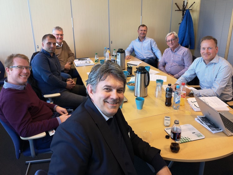 Stortingsrepresentant og medlem i Næringskomiteen, Tom-Georg Nilsen (H) (fremst) takket for god dialog med utvalget. De andre rundt bordet (fra venstre): Jomar T. Heggdal (BNL), Tomas Kristoffersen (Bravida), Gunnar Harald Quam (Caverion), Frank Utne (Anders O. Grevstad), Dag Halvorsen (Sig Halvorsen), Torkild Korsnes (K. Lund).