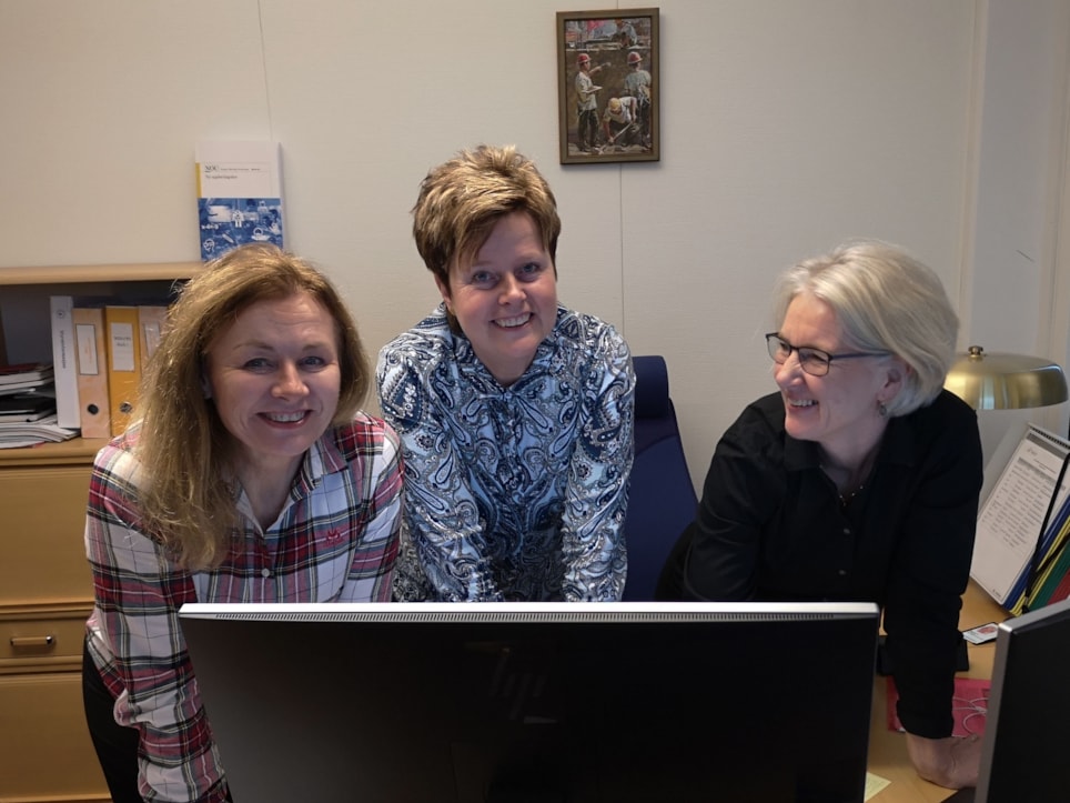 Eli, Anne Lise og Marianne står klare til å registrere nye medlemmer.