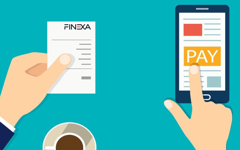 Illustrasjonsbilde av en person som bruker Finexas app for fakturaoppfølging